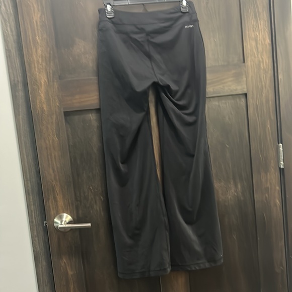 Size M Reebok Pants - Picture 3 of 3